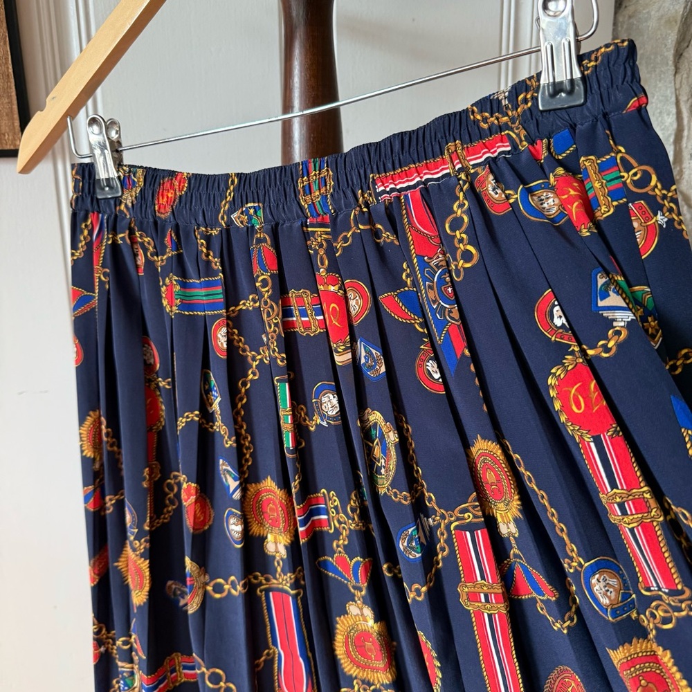 Vintage Military Medal Print Navy Blue Pleated Women's Midi Skirt size 8 medium - Picture 4 of 6